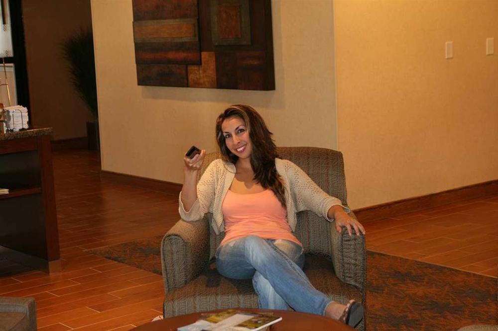 Hampton Inn La Junta מראה פנימי תמונה